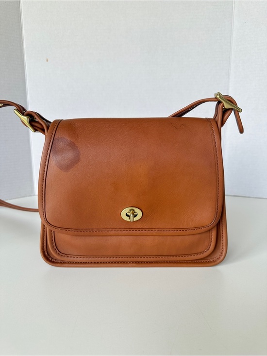 Coach Handbags - Coach Rambler Tan Leather Flap Crossbody Bag Turn-Lock Closure Handbag